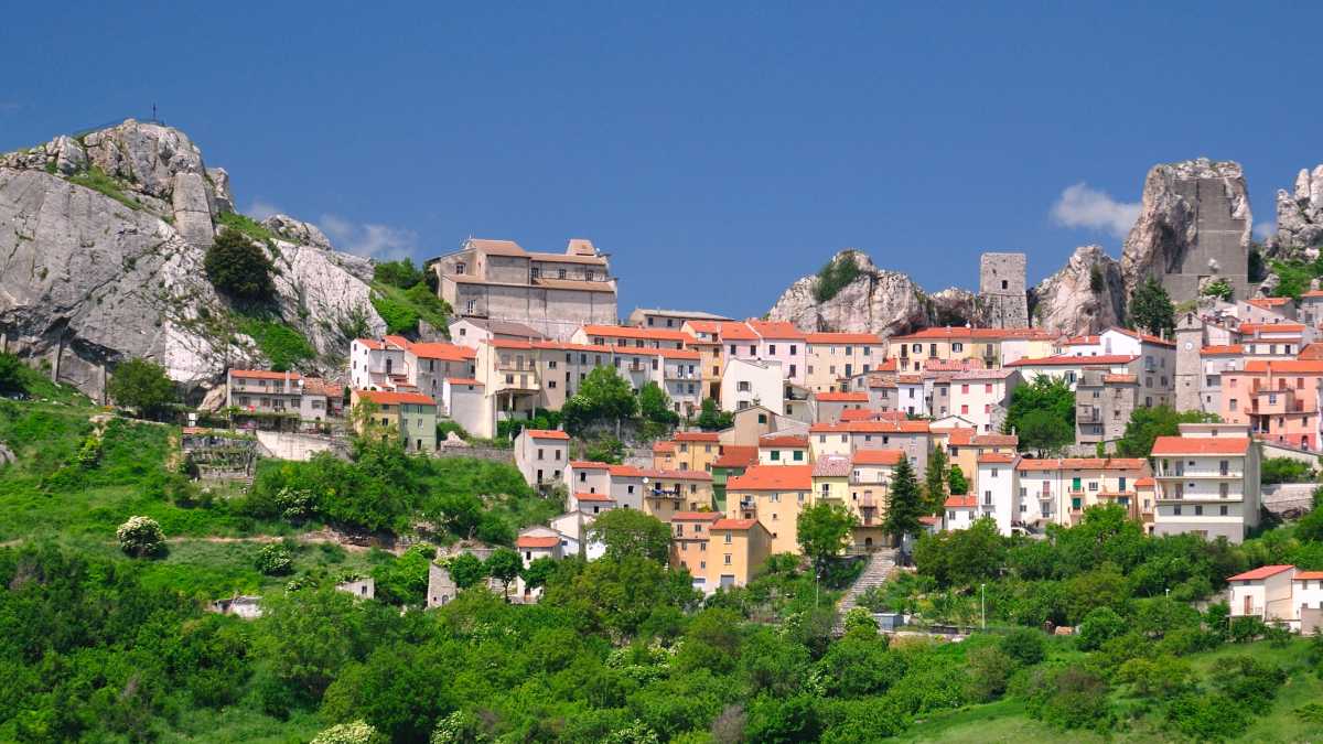 Feste ed Eventi a Pietrabbondante: Scopri le Tradizioni Culturali del Molise