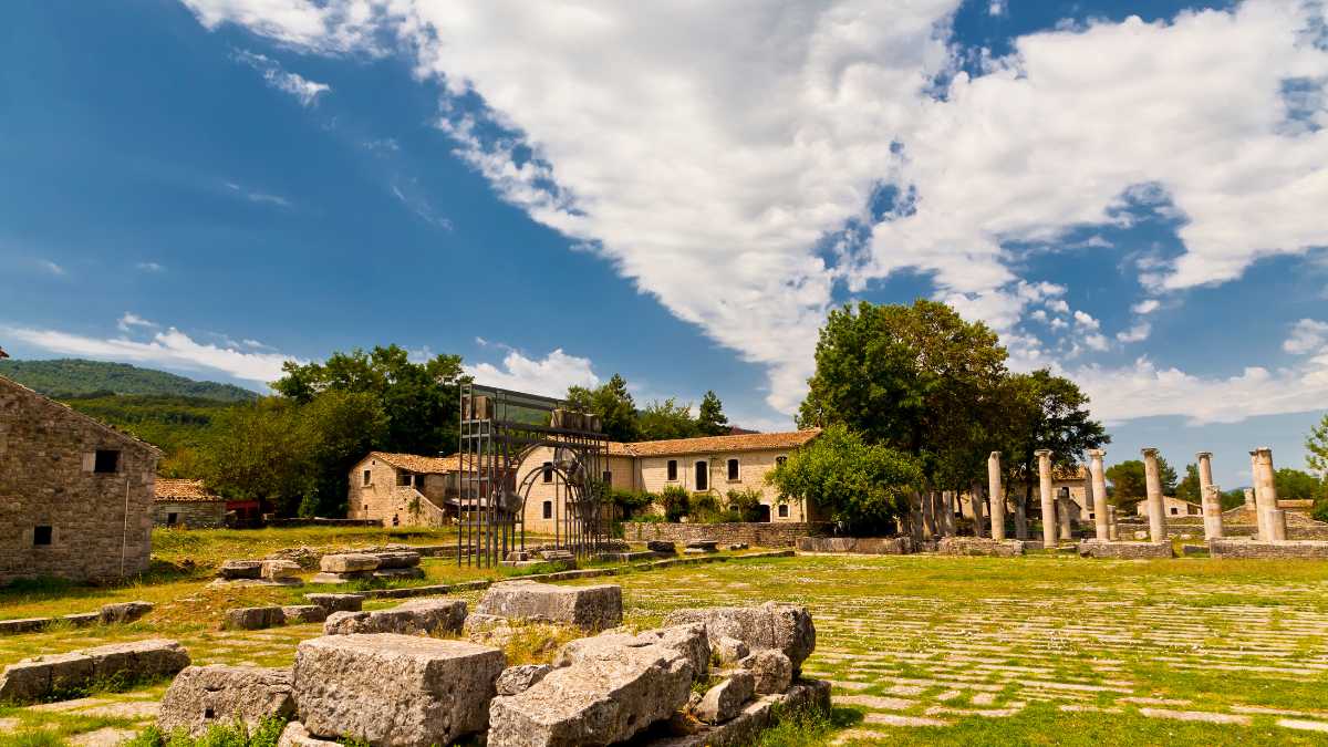 Scopri Sepino: Musei, Parchi e Gite Fuori Porta nel Cuore del Molise