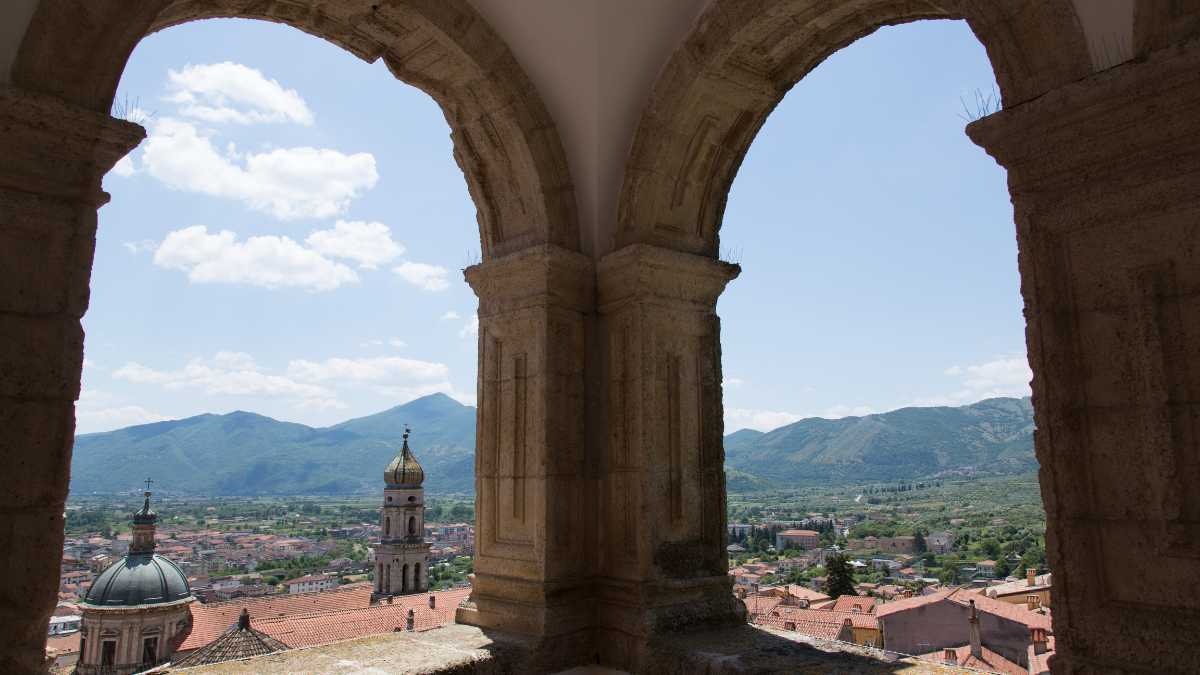 Venafro con Bambini: Una Meta Ideale per Famiglie in Molise