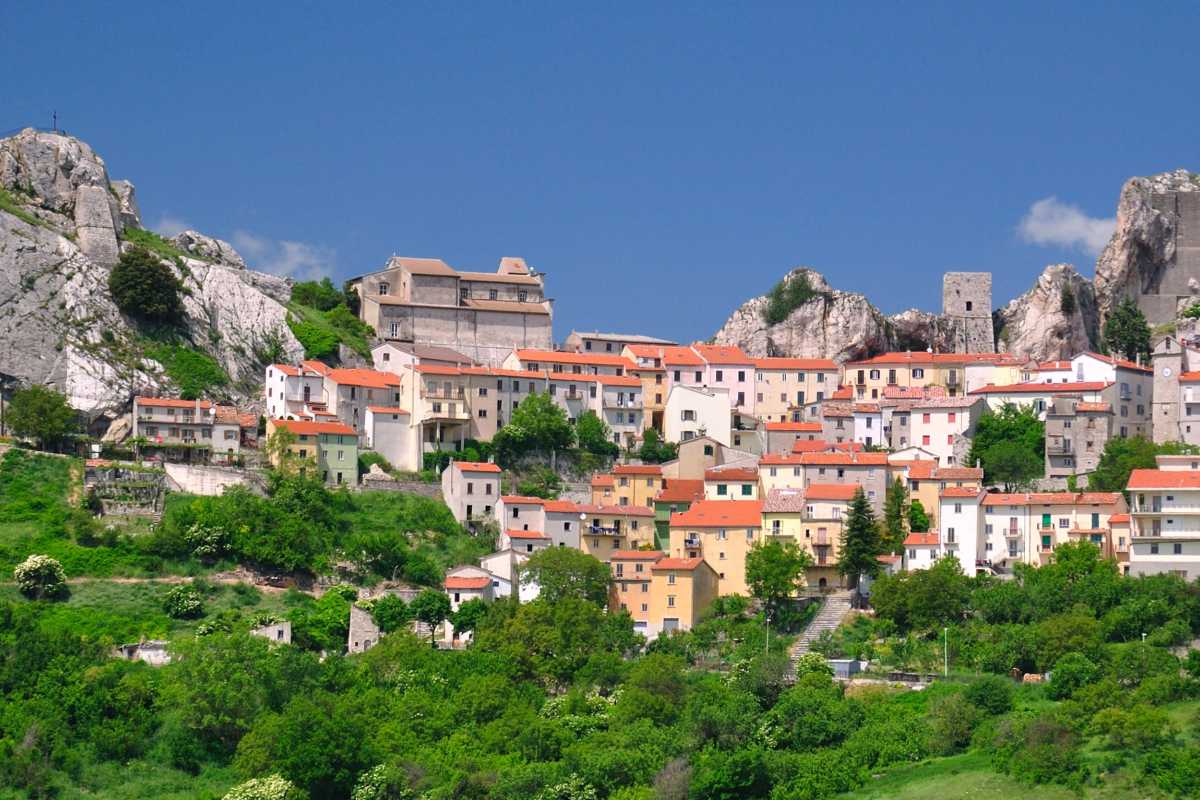 Panorama di Pietrabbondante con il Teatro Sannitico sullo sfondo