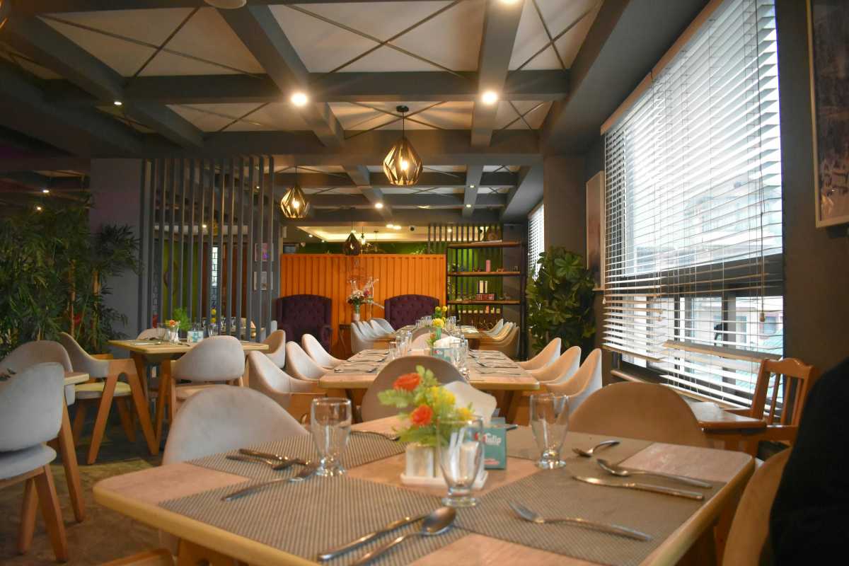 Interno di una trattoria tipica a Venafro con piatti locali