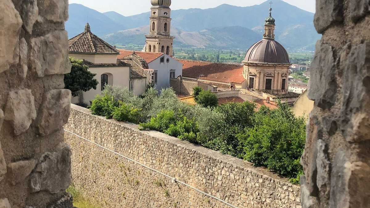 Degustazione di olio d'oliva in un frantoio a Venafro