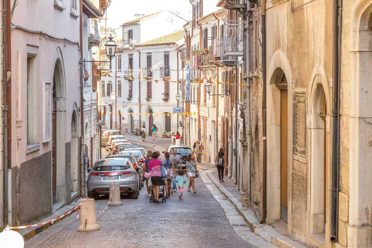 Mercatini di Natale ad Agnone, atmosfera natalizia, includi Agnone