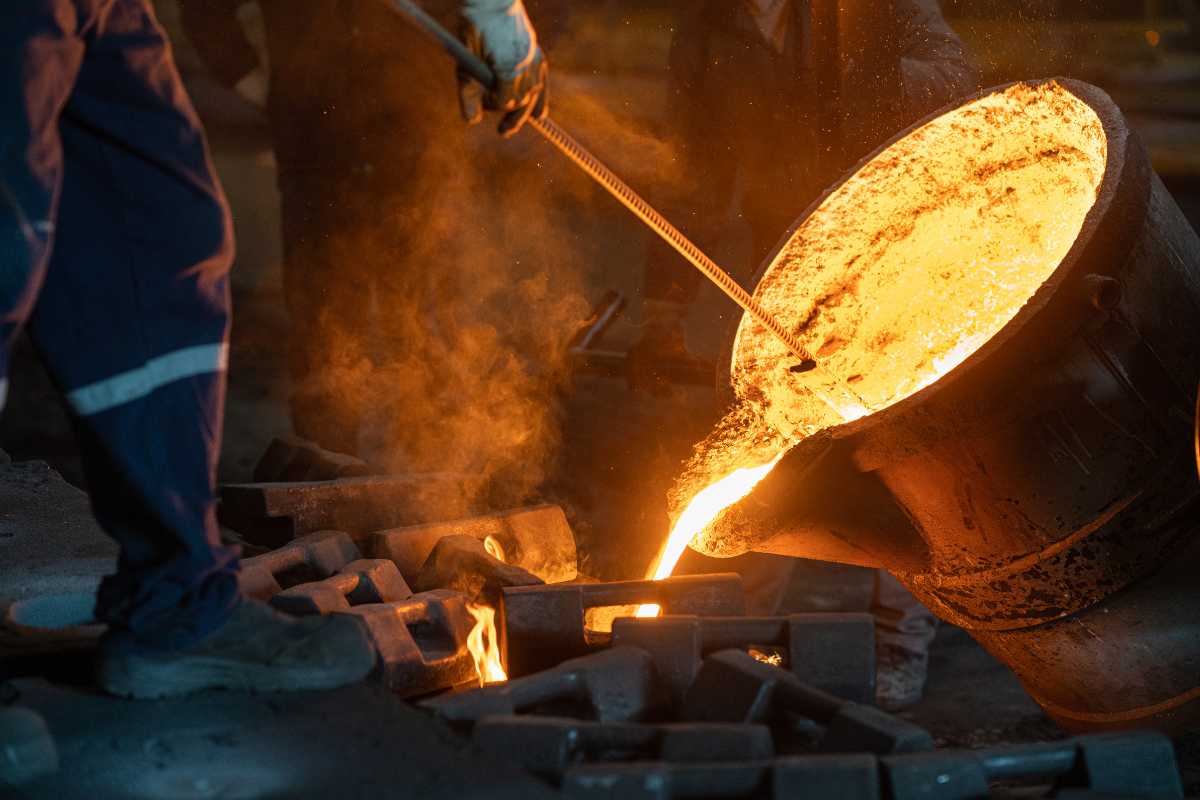 Bambini che partecipano a un laboratorio alla Fonderia Marinelli
