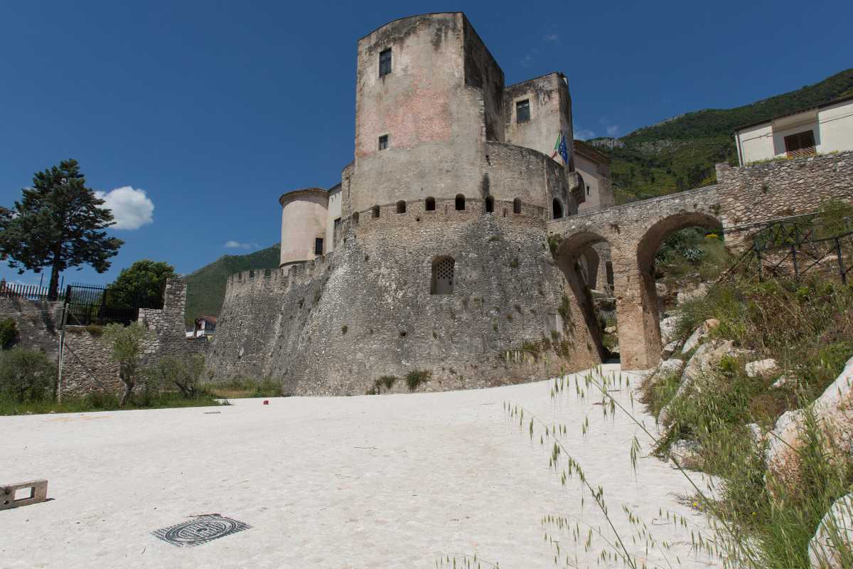 Bambini che esplorano il Museo di Storia Naturale a Venafro