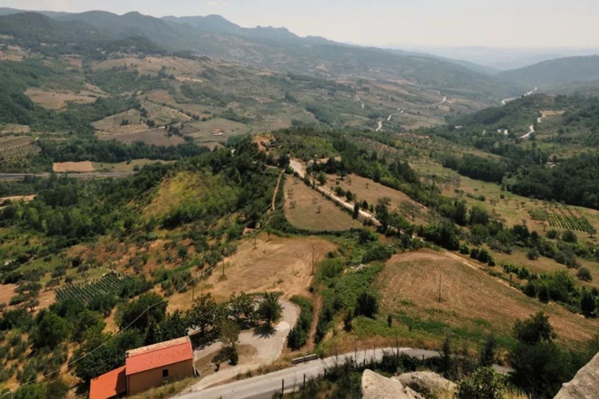 Vista panoramica di Agnone con le montagne sullo sfondo